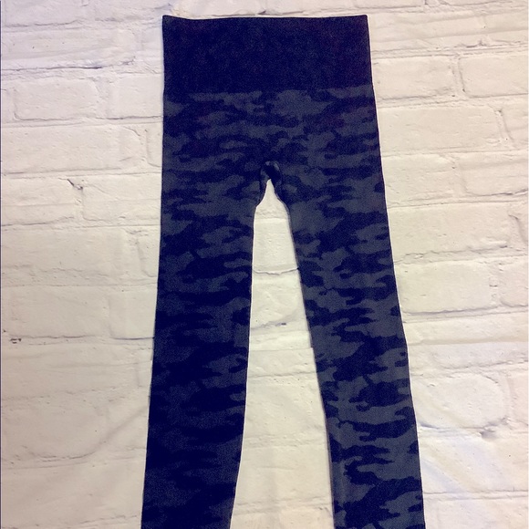 WARNERS CAMOUFLAGE PAJAMAS. - Picture 1 of 3